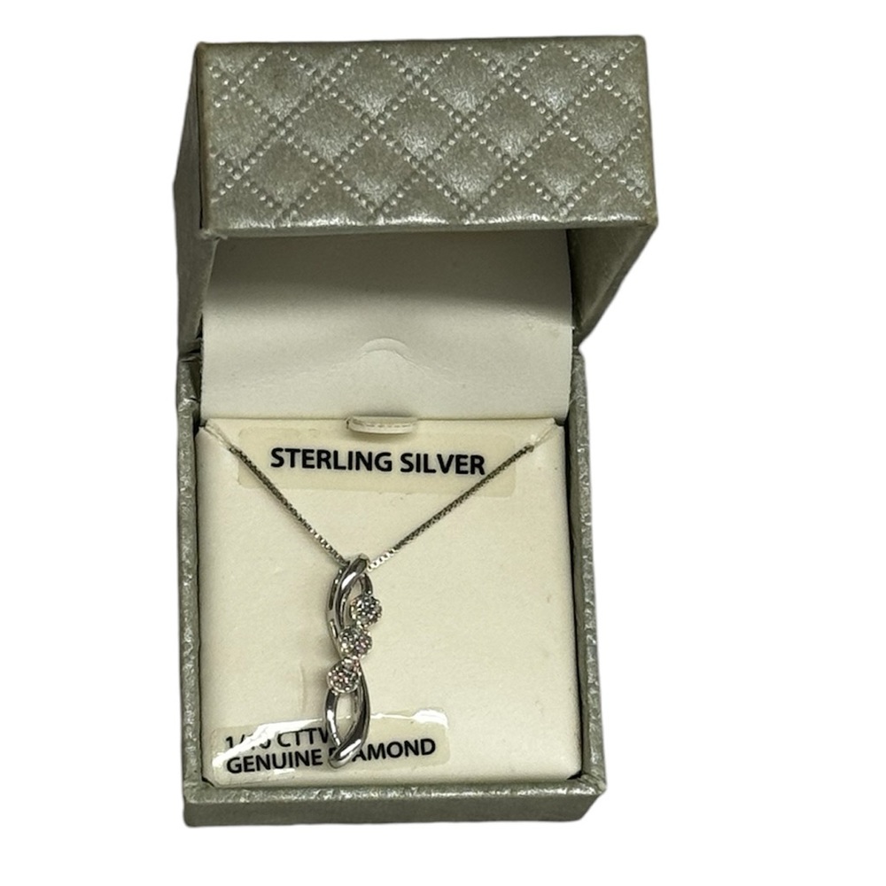 Nwt 1/10 CTTW genuine diamond sterling silver necklace in box - Picture 3 of 12